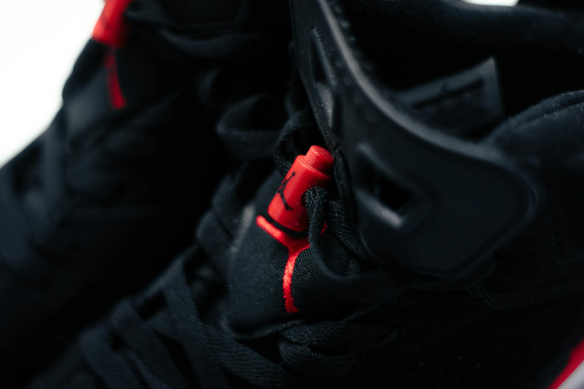 What Does Clean Streetwear Actually Mean Compared to Casual Street Style?