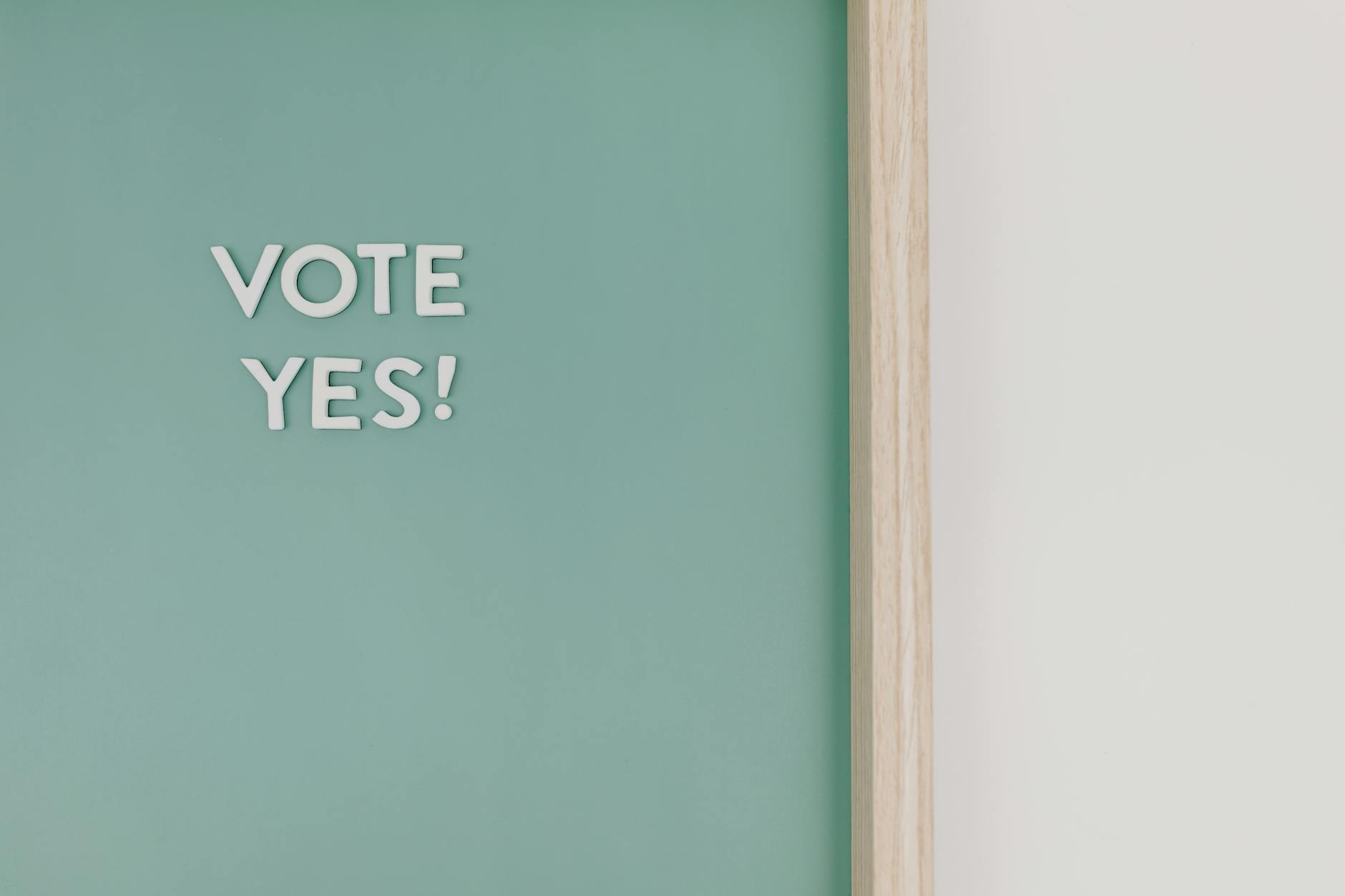 What Makes a Graphic Tee Work in a Sophisticated Outfit?