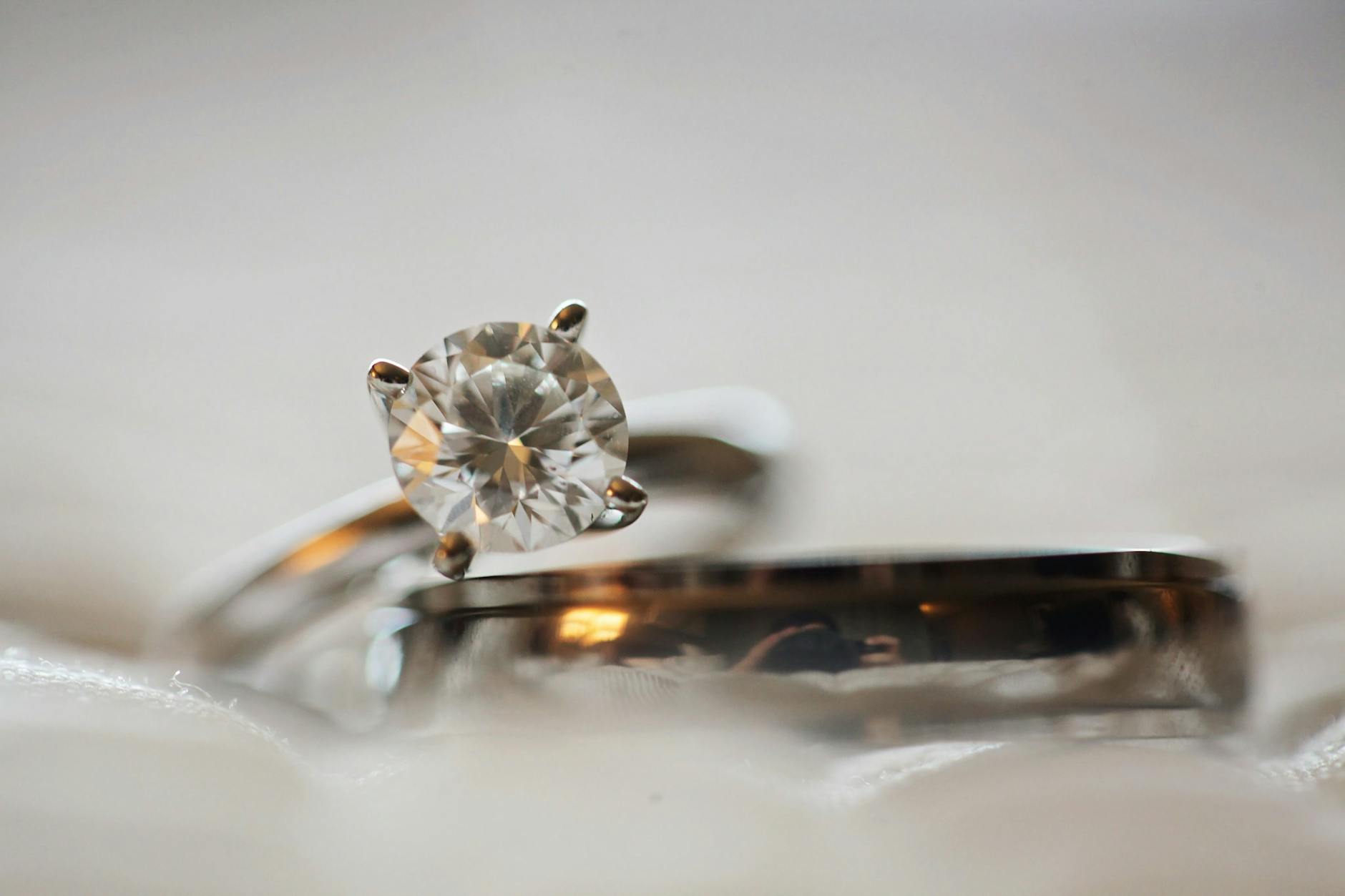 Selecting Jewelry Metals That Complement Jordan Designs