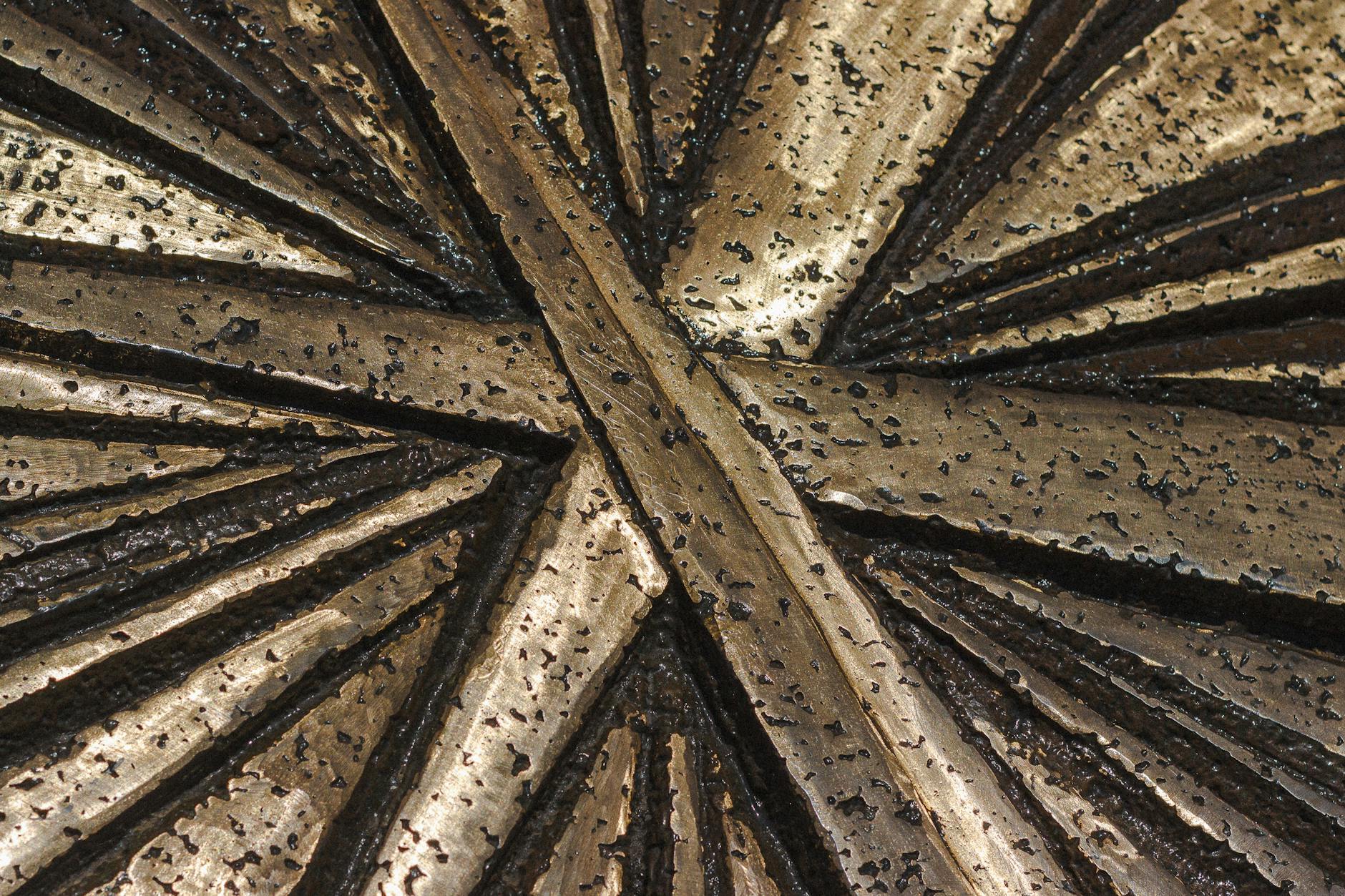Color Coordination With Metal Tones Requires Intention