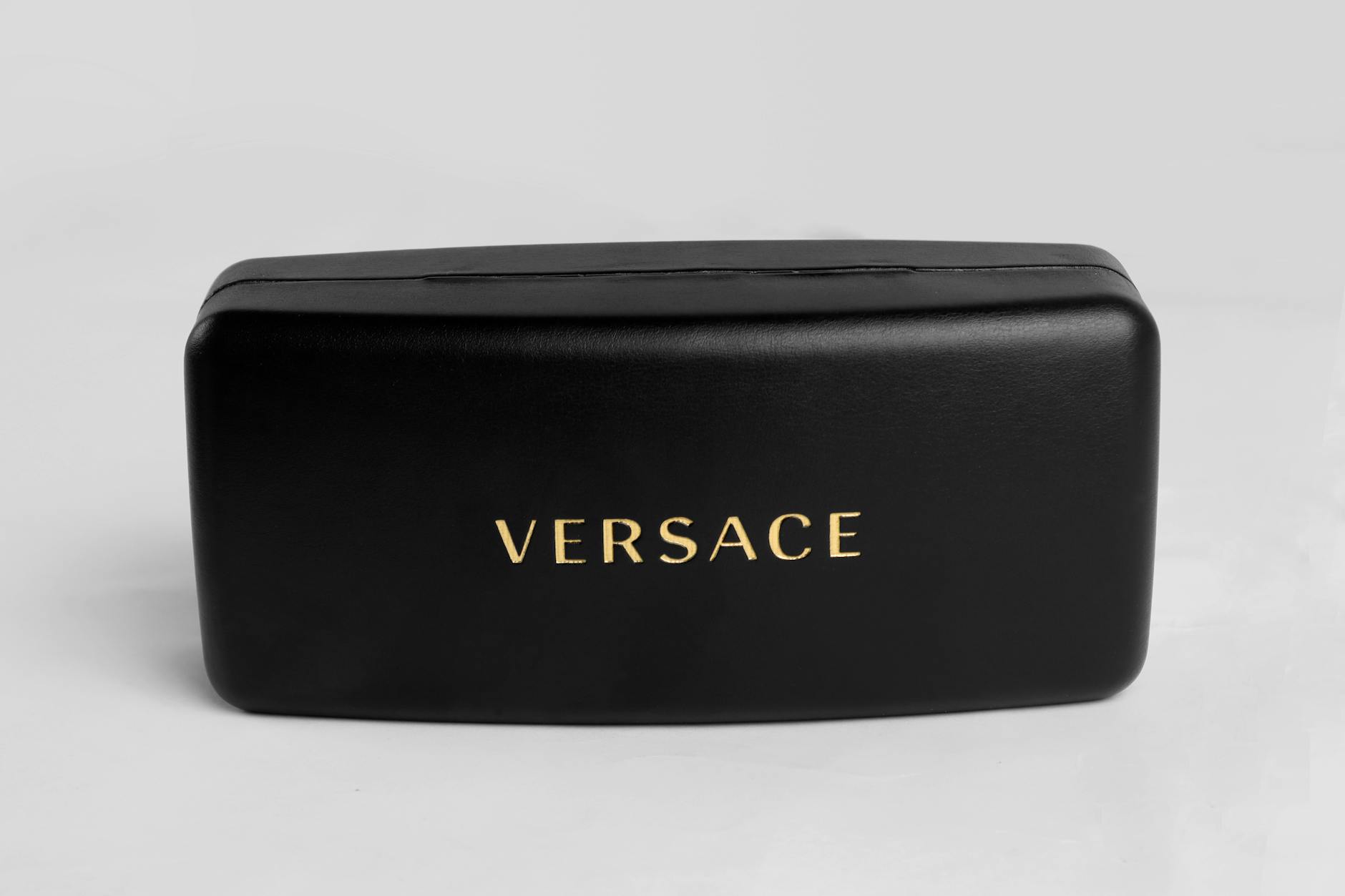 How Does Versace Balance Bold Design With Jewelry Visibility?