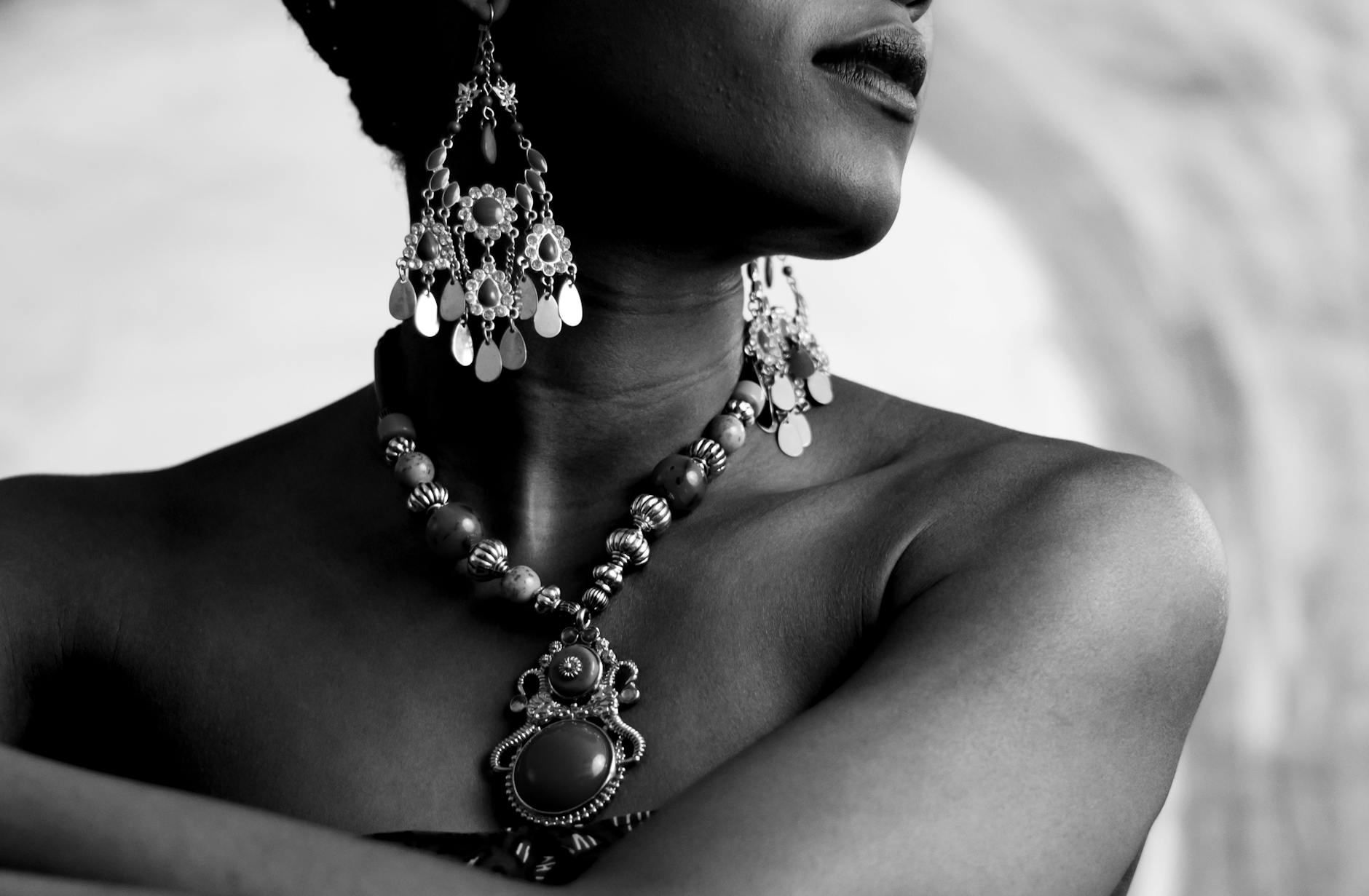 How Hat Style Complements Your Jewelry Collection