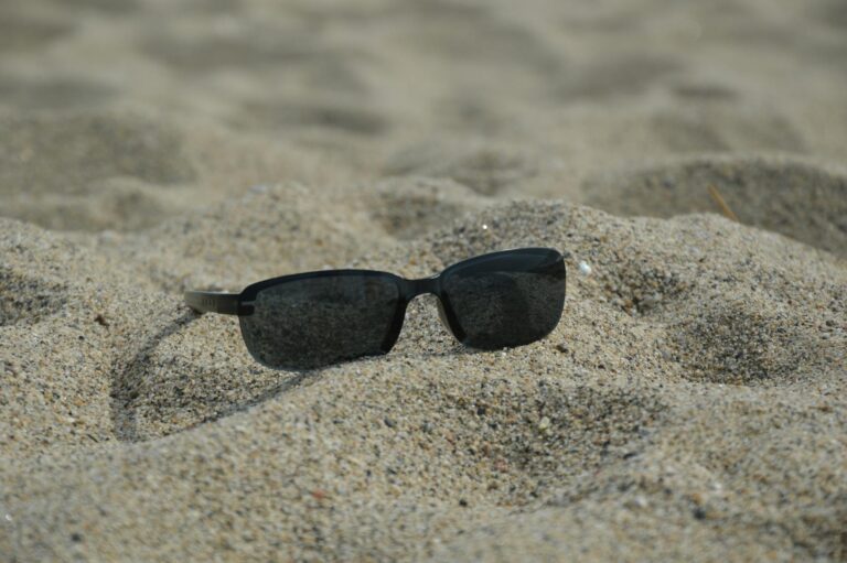 How to Pick the Right Sunglasses - Featured image