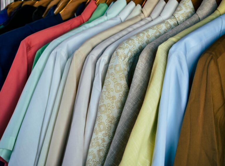 How to Pick the Right T-shirts - Featured image