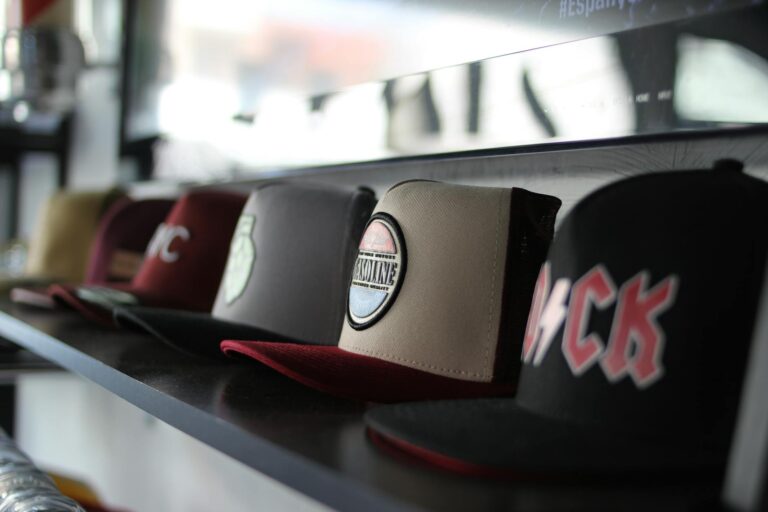 How to Style Caps the Right Way - Featured image