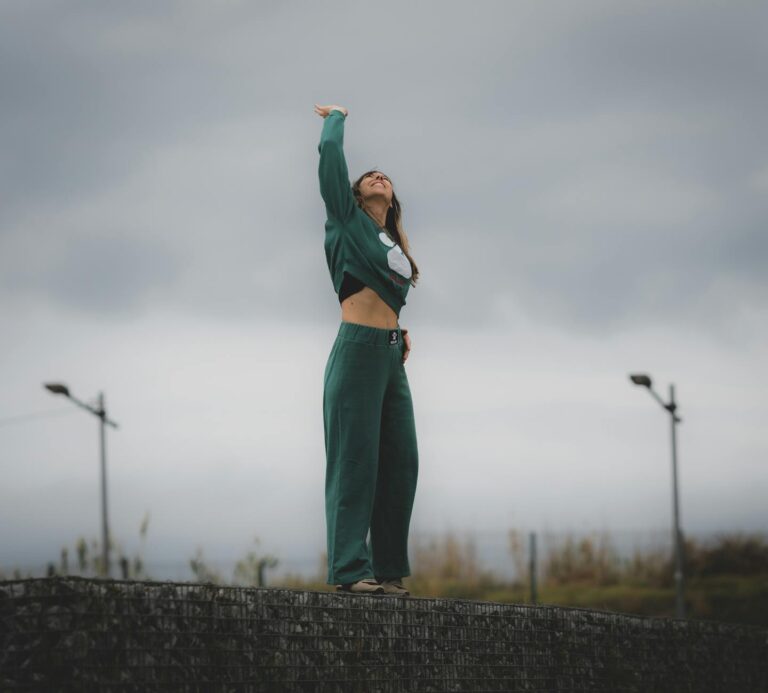 How to Style Sweatpants the Right Way - Featured image