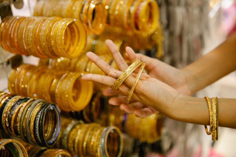 Gold Markets Slide to $4,000 Threshold: What You Need to Know Now - Featured image