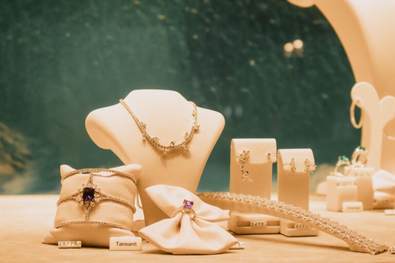 High-End Jewelry Collections: How Designers Channel 1950s Style Into Modern Pieces - Featured image