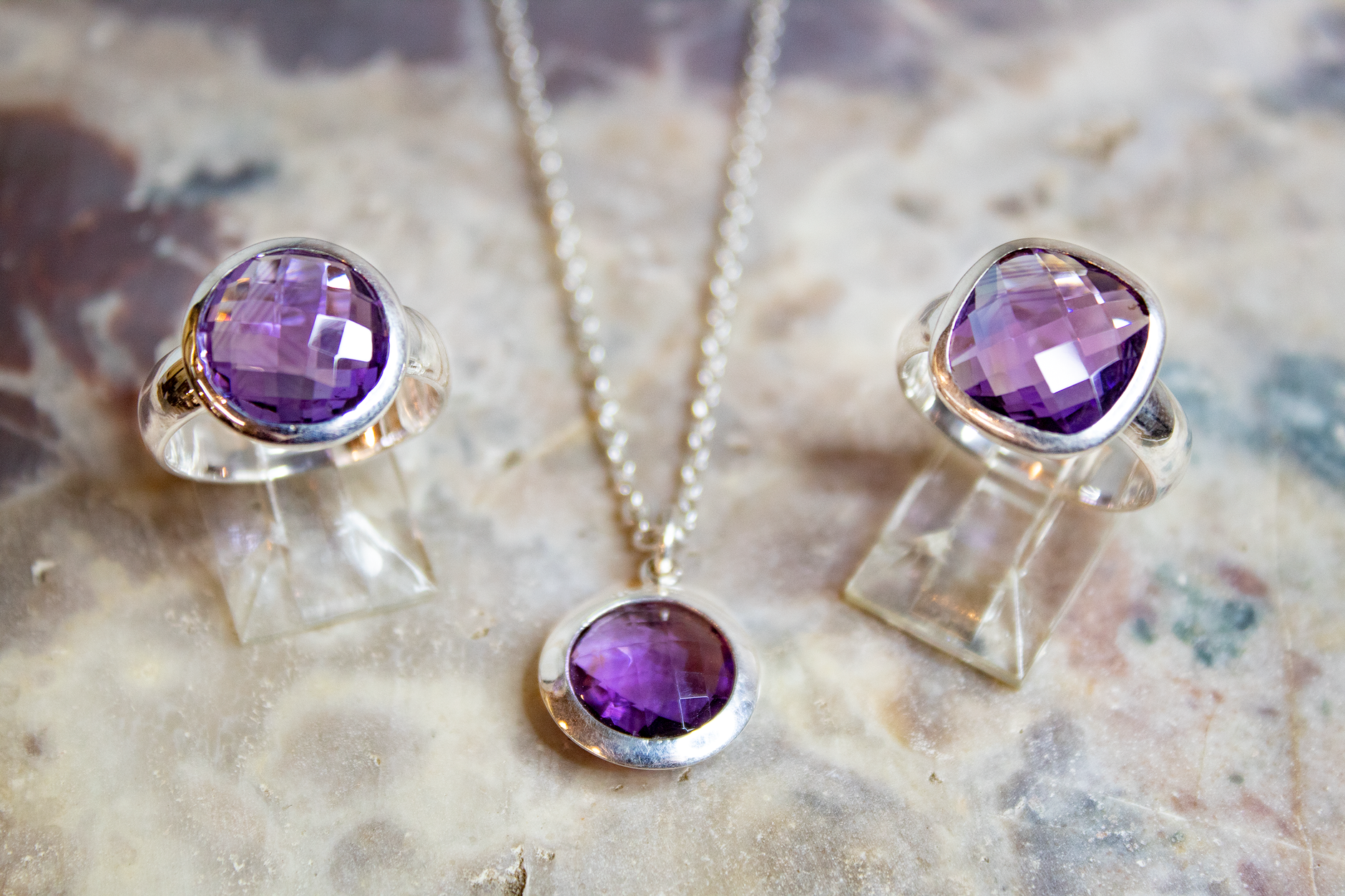 Adjustable Gemstone Ring Buying Guide: Security, Comfort, Cleaning, and Repair - Featured image