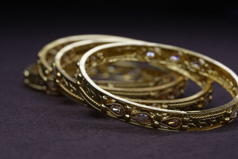 Gold Tennis Chain Value Guide: Materials, Condition, and Resale - Featured image