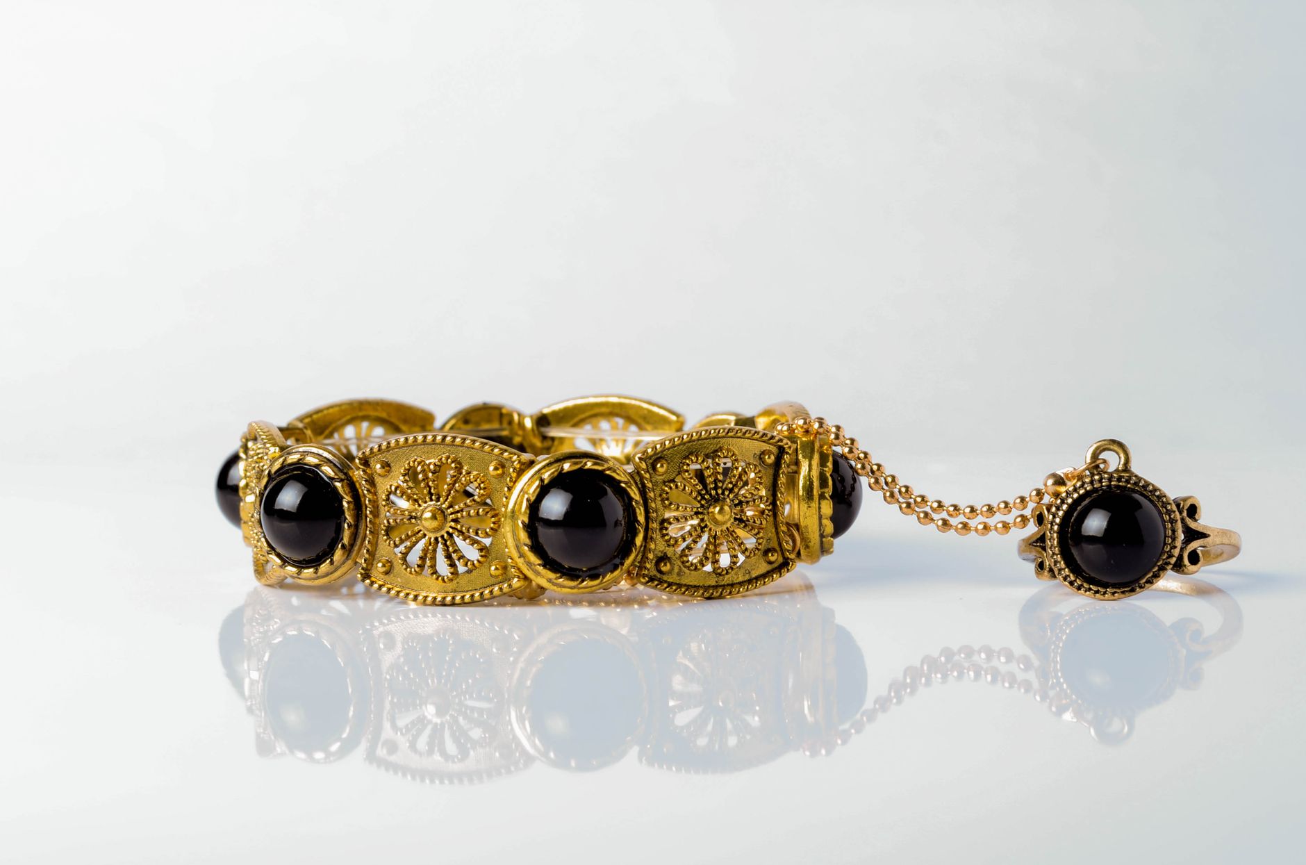 Gold Vermeil Ring Arrived With a Rose-Colored Patch: What It Could Mean and What to Photograph - Featured image