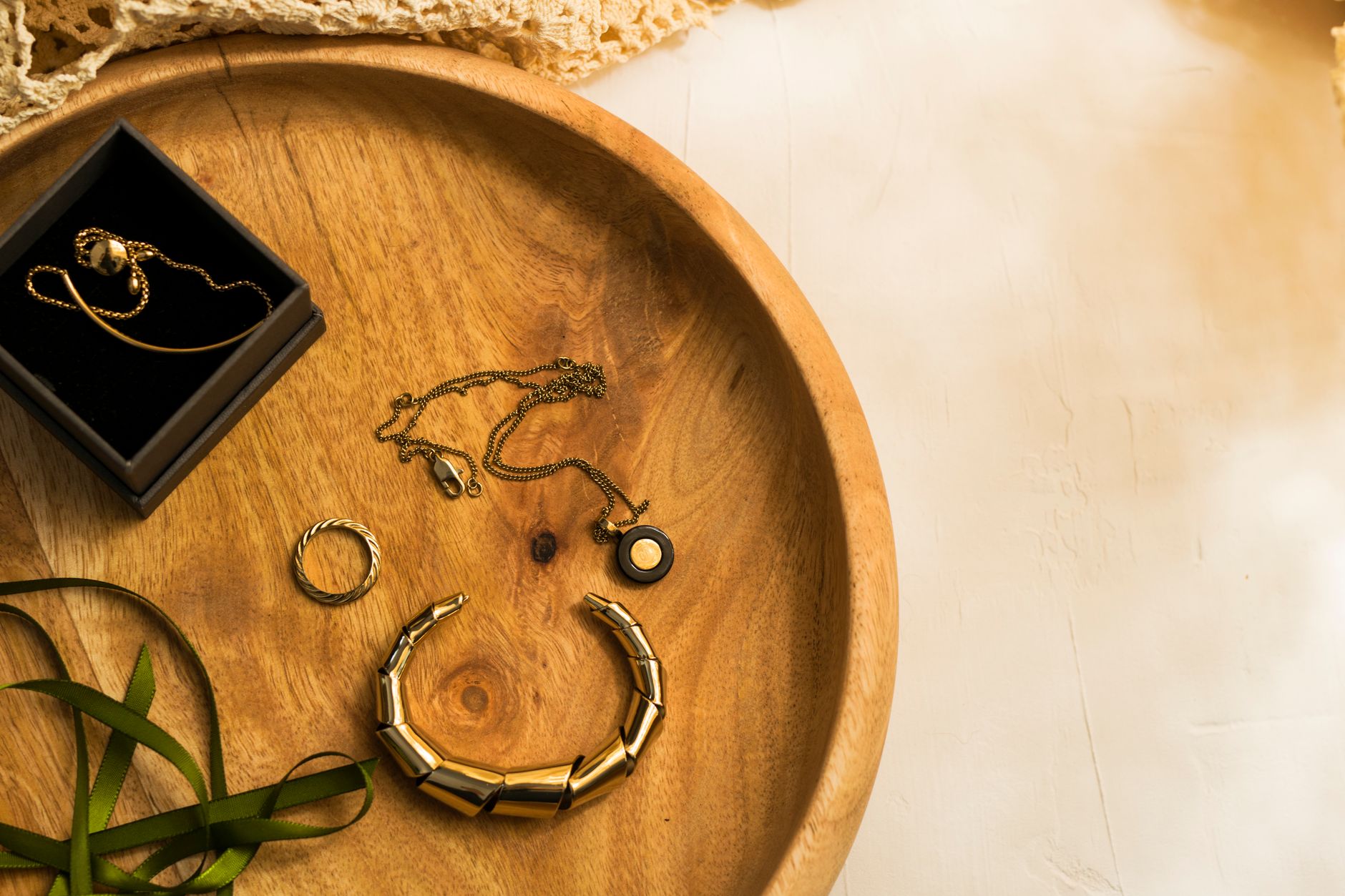 Gold Vermeil Ring Looks Polished Through: What It Could Mean and What to Photograph - Featured image