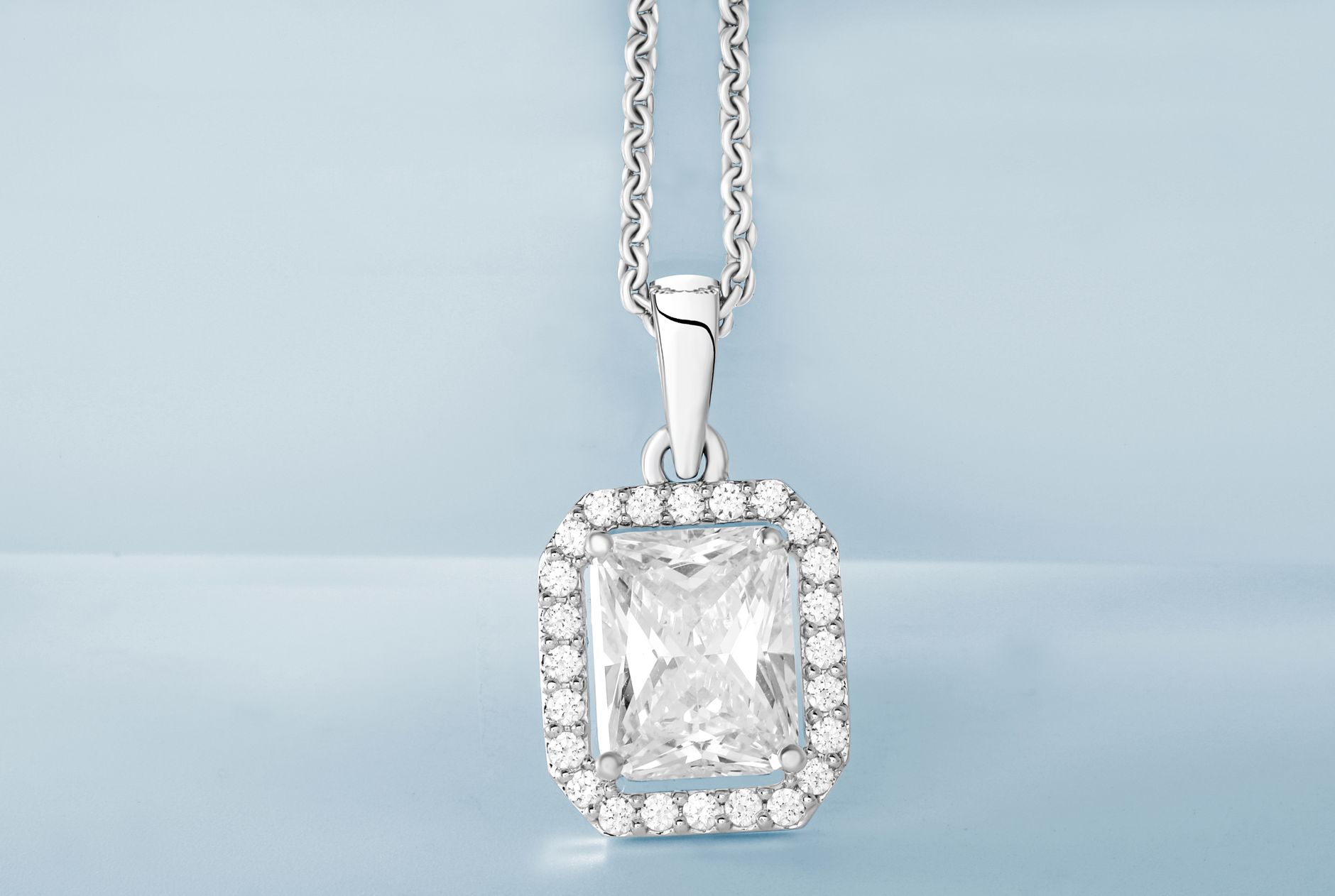 Halo Gemstone Ring Buying Guide: Security, Comfort, Cleaning, and Repair - Featured image