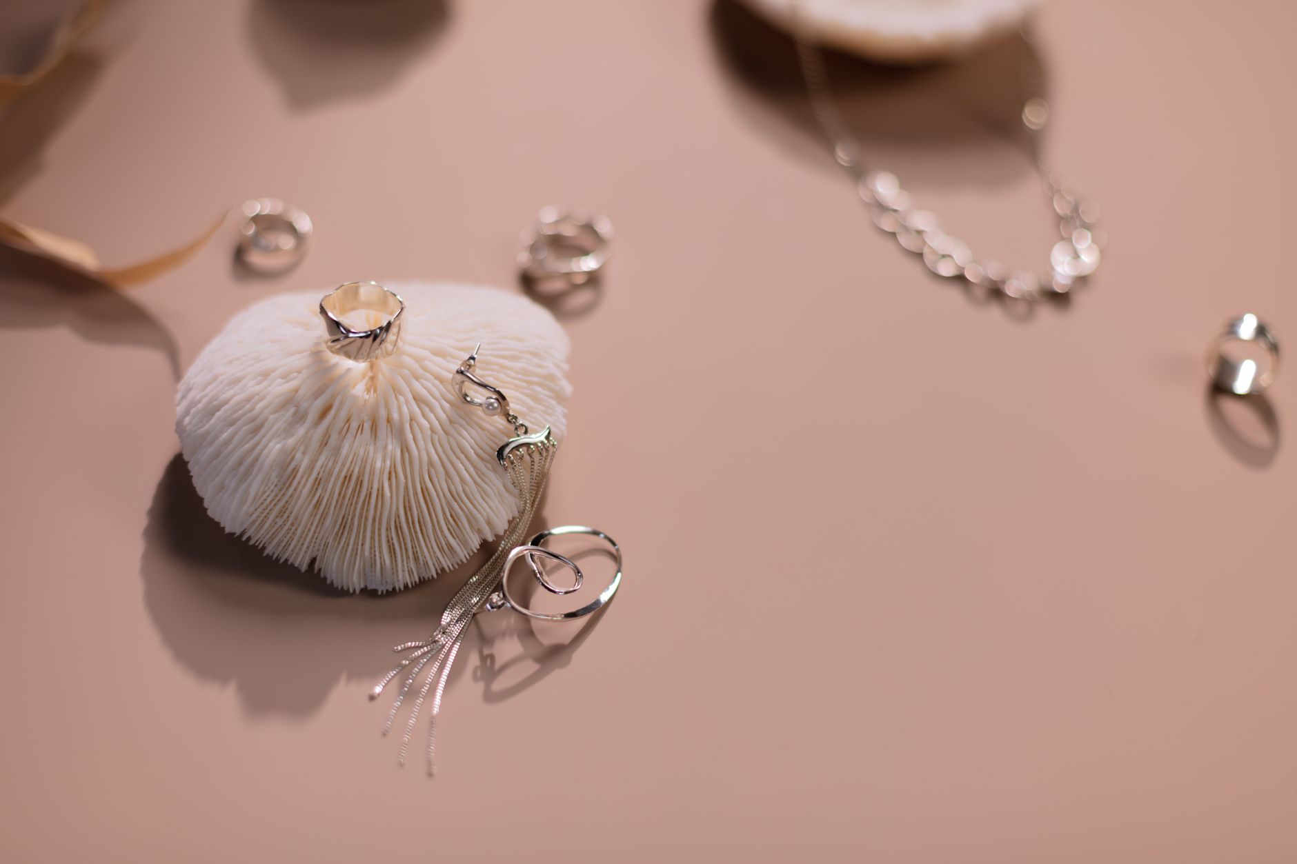 Independent Jewelry Appraiser Near Me: Credentials, Equipment, Fees, and Questions to Ask - Featured image