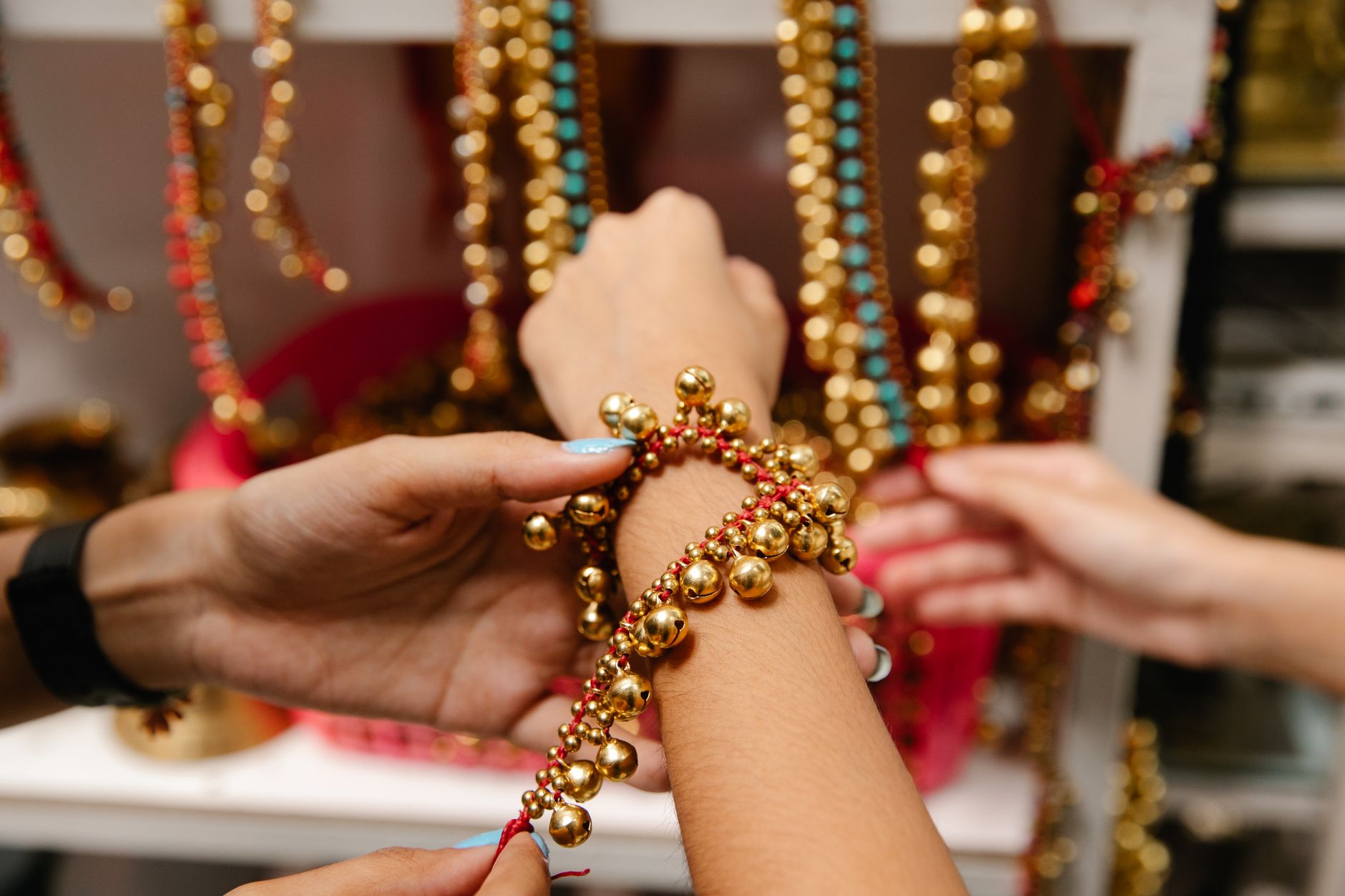 Instagram Jewelry Ad Buyer Checklist: Seller Identity, Materials, Reviews, and Returns - Featured image