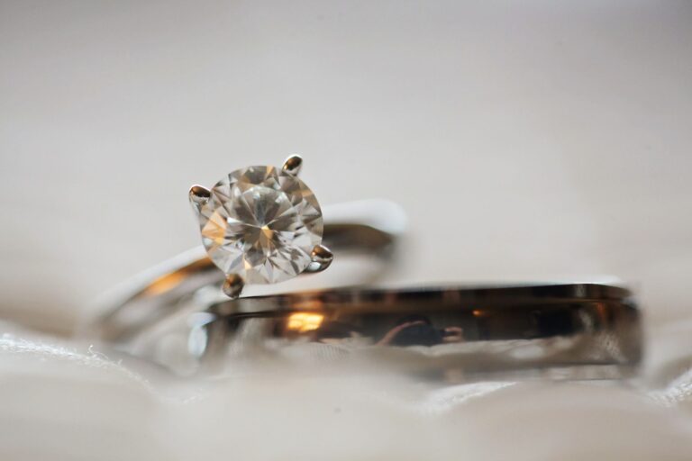 Platinum Jewelry Buying Guide: Quality, Maintenance, and Resale Tradeoffs - Featured image