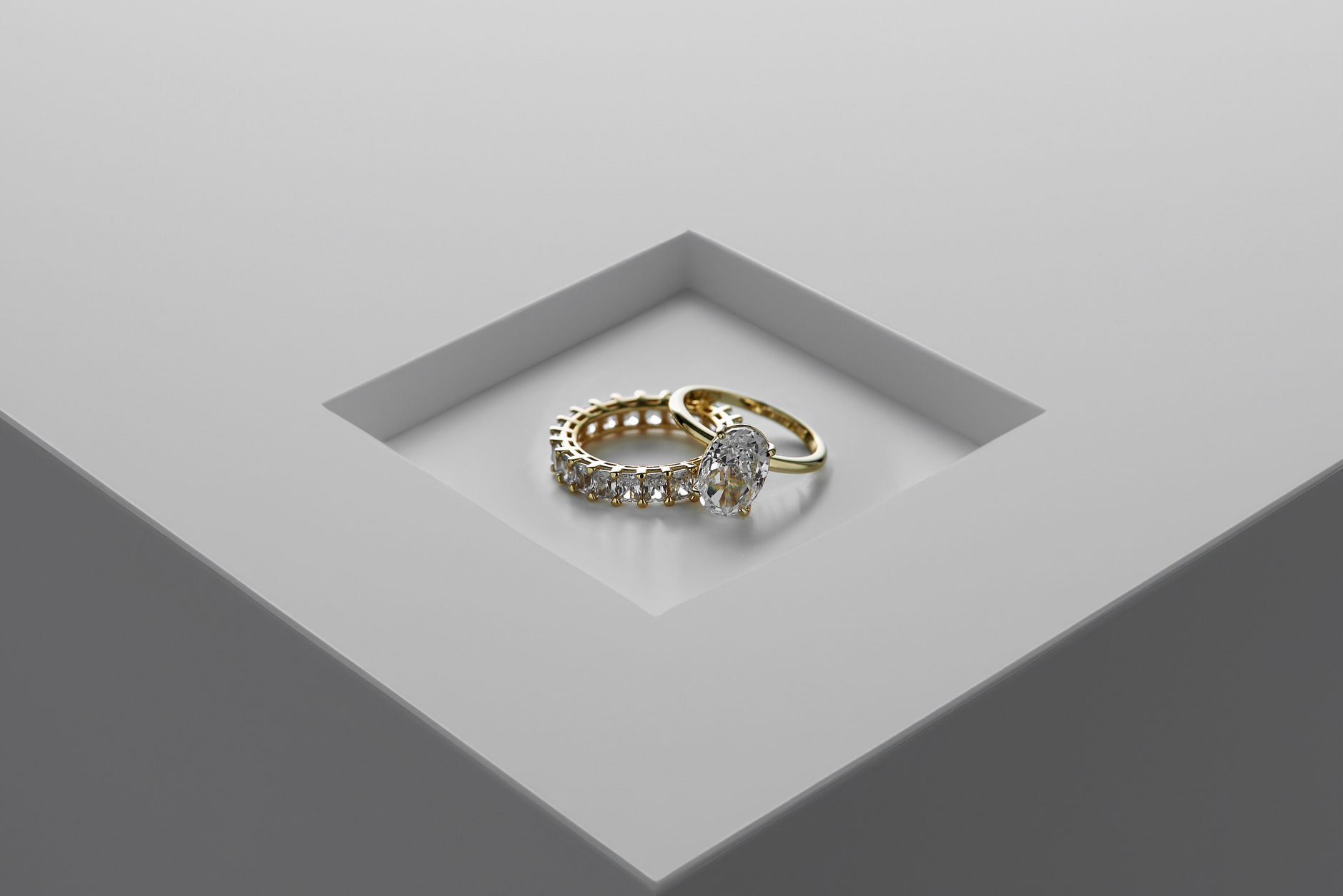 Prong-Set Gemstone Ring Buying Guide: Security, Comfort, Cleaning, and Repair - Featured image