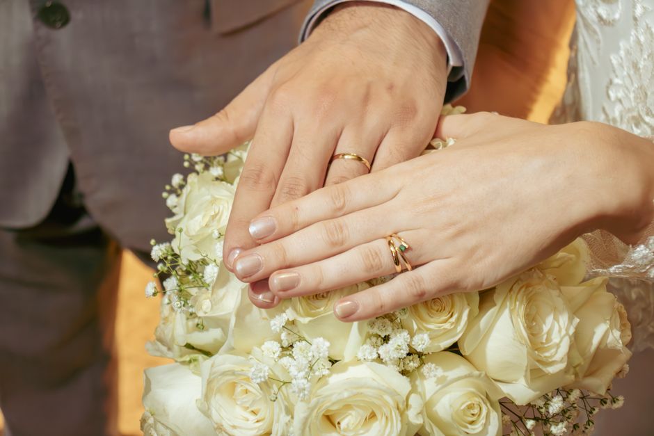 Rings in rose, yellow and white gold side by side