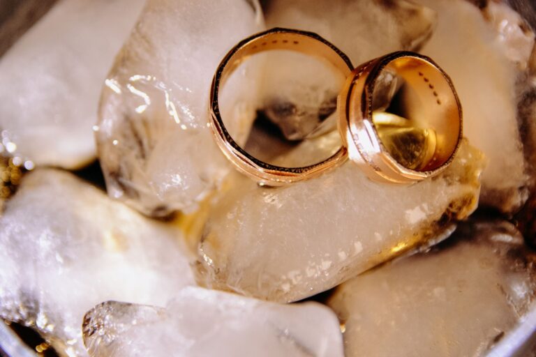 Solid Gold Jewelry Buying Guide: Quality, Maintenance, and Resale Tradeoffs - Featured image