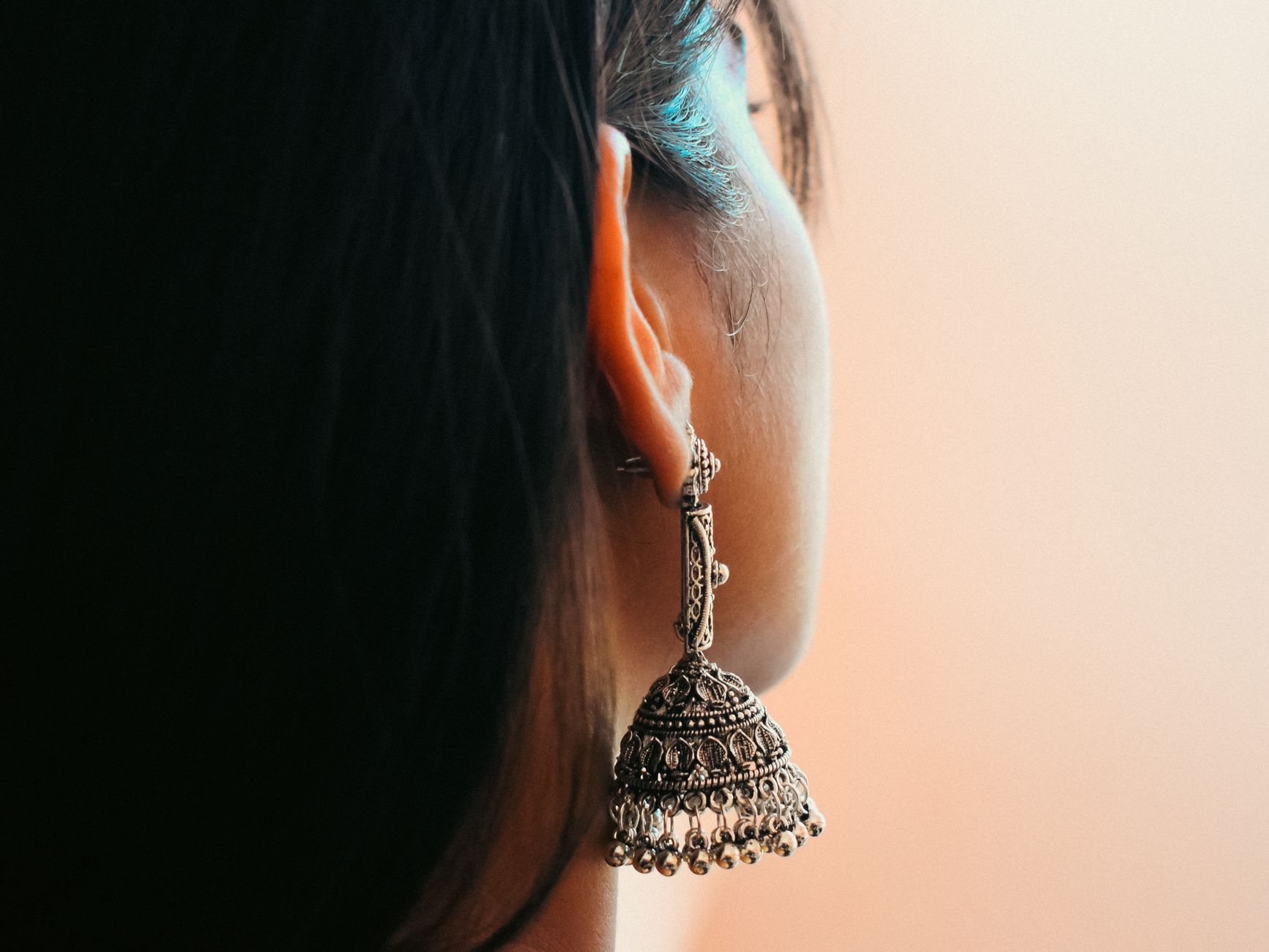 My Earring Backs Smell Even After I Clean Them - Featured image