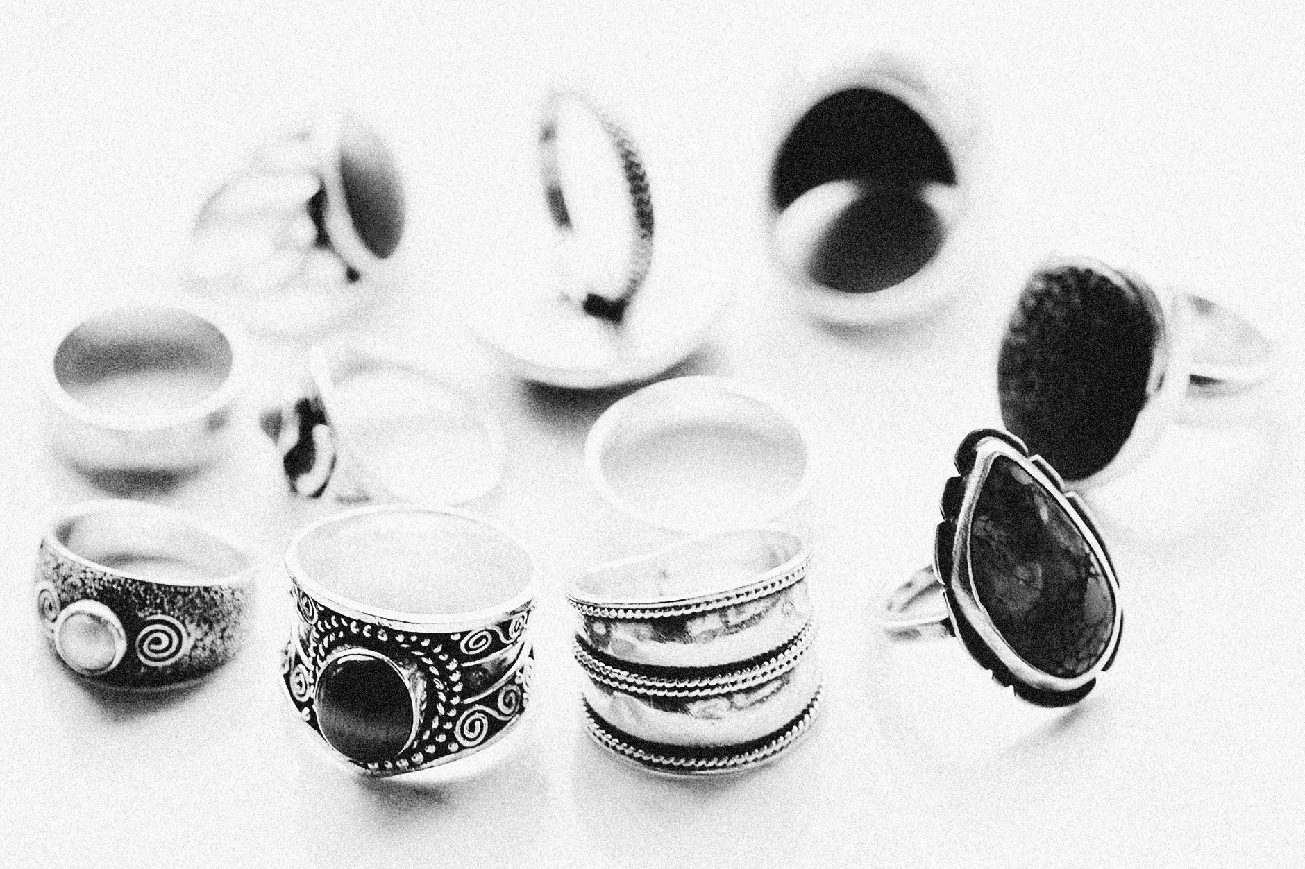 My Ring Feels Tight in the Morning and Loose at Night - Featured image