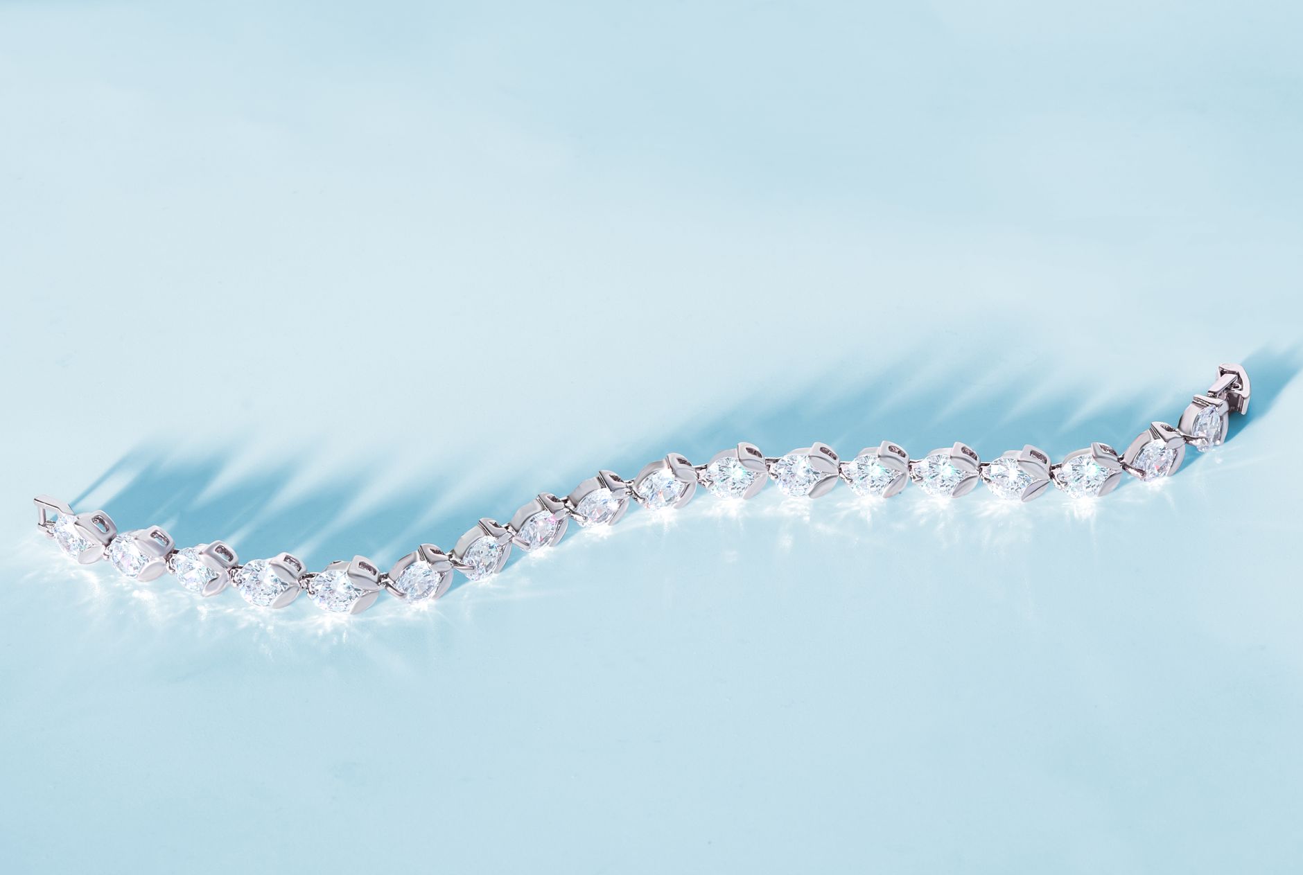 Blue Nile vs. James Allen: Buying Diamonds Online - Featured image
