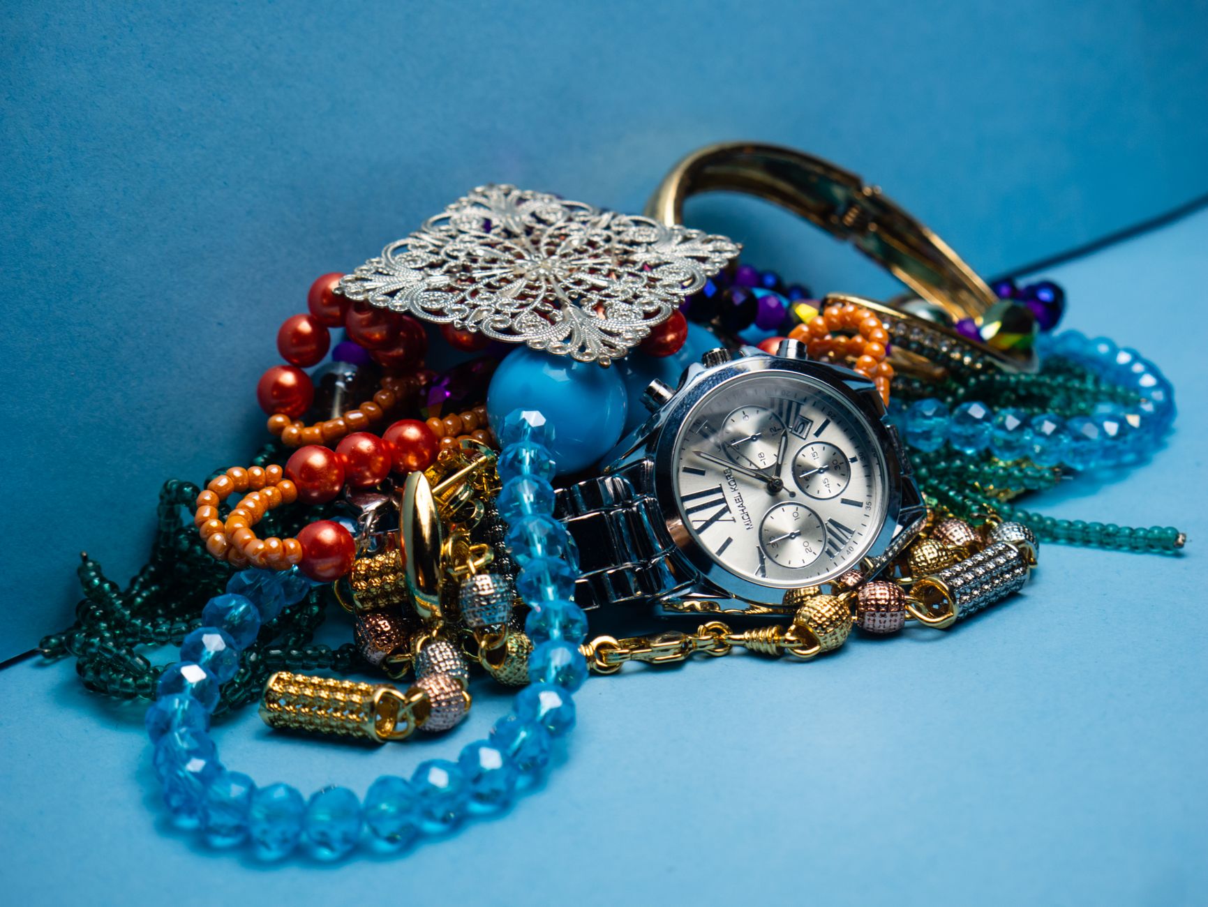 Estate Jewelry: How to Buy Antique Pieces Safely - Featured image