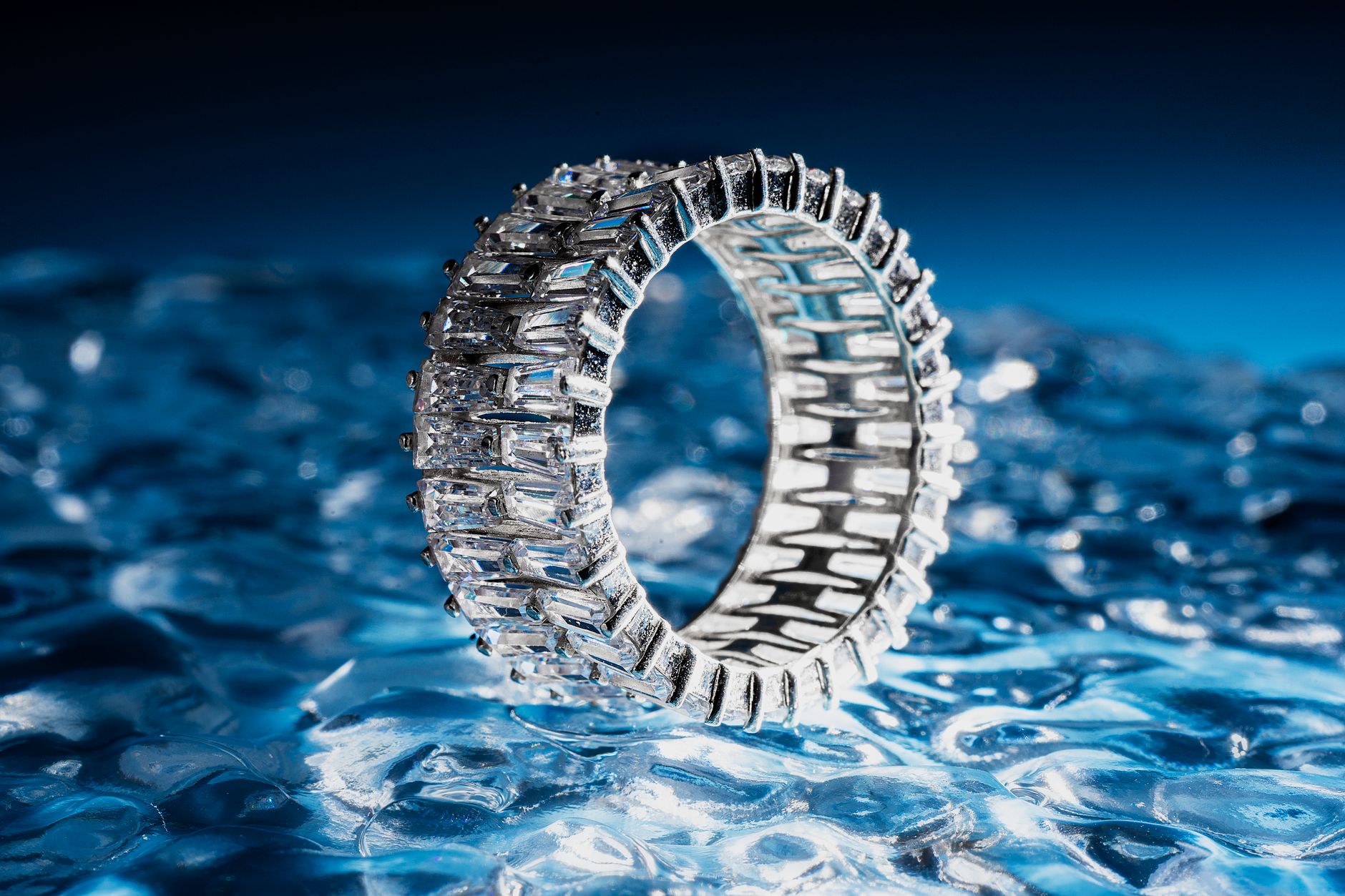 How to Clean Platinum Jewelry at Home - Featured image