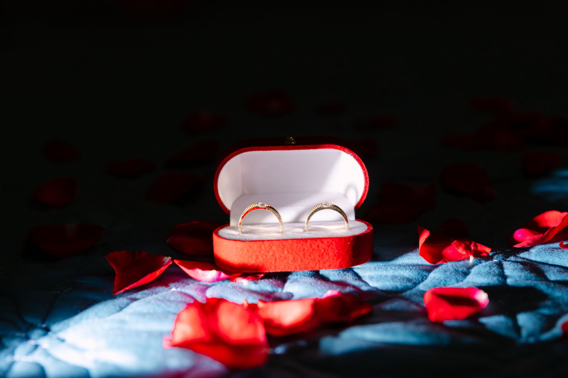 How to Clean Rose Gold Jewelry at Home - Featured image