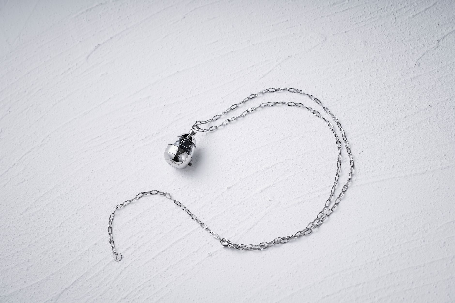 How to Clean White Gold and Keep It Bright - Featured image